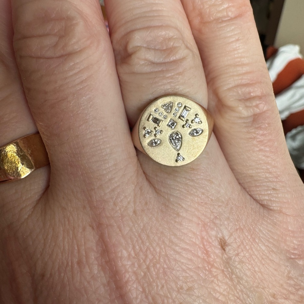 14K DIAMOND MOSAIC BRUSHED GOLD ROUND SIGNET RING - Picture 2 of 9